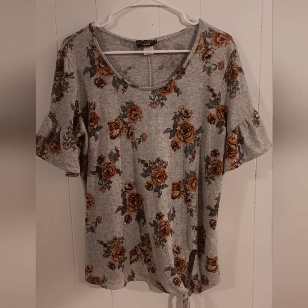 Discreet Floral Gray Women's Top Size XL